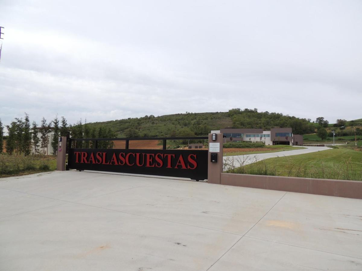 Hotel Bodegas Traslascuestas Valcavado de Roa Exterior foto